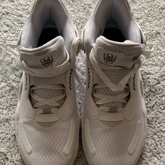 Adidas Hoops F21/S22-TN 21/066 D.1-3. Men US 8. - Picture 2 of 9